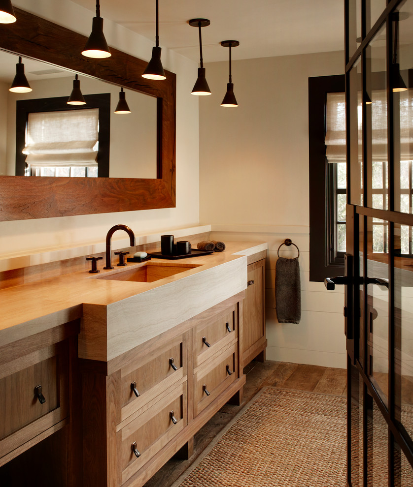 Inspiration pour une salle de bain design en bois brun avec un lavabo encastré, un placard à porte shaker et un mur beige.