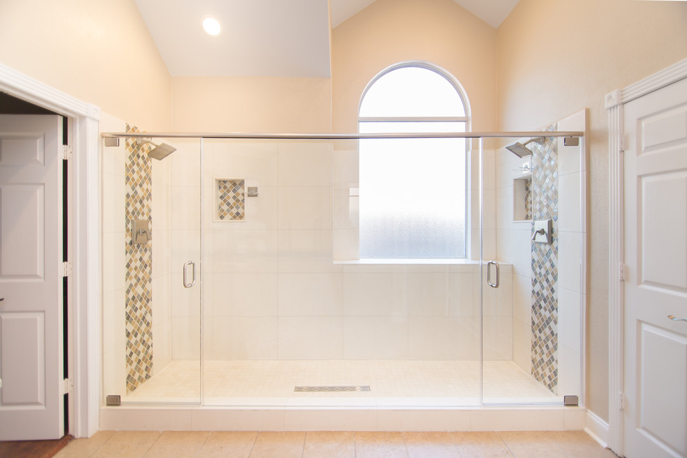 Ispirazione per una grande stanza da bagno padronale tradizionale con pareti beige