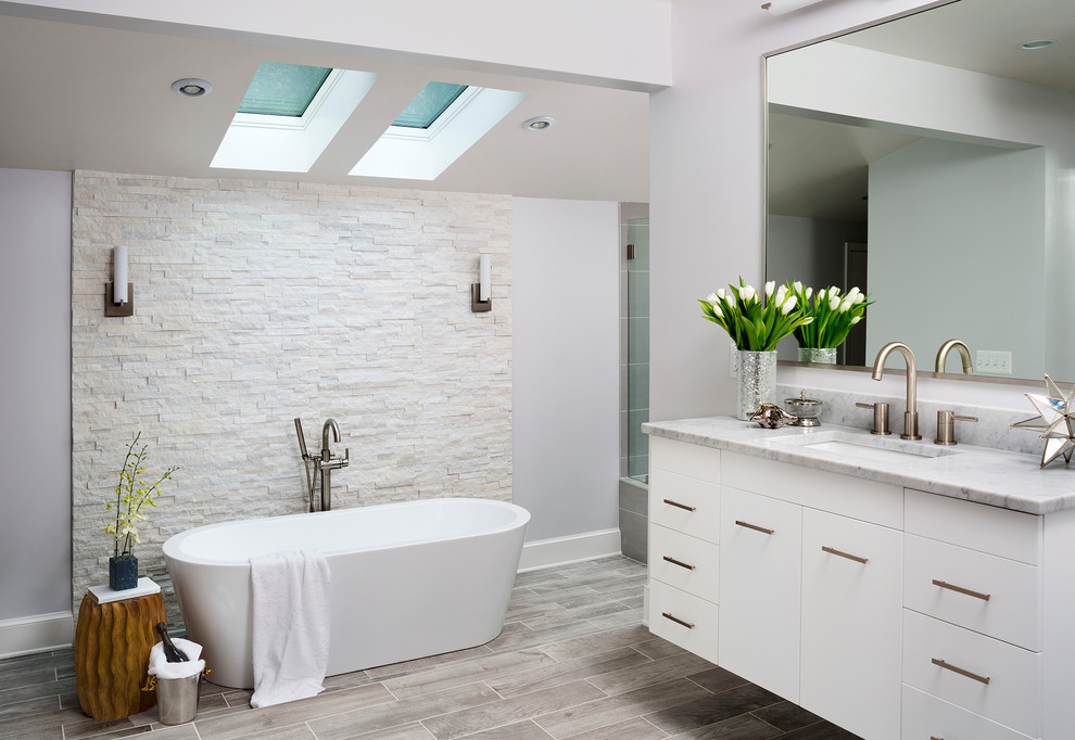 Imagen de cuarto de baño principal tradicional renovado grande con paredes grises