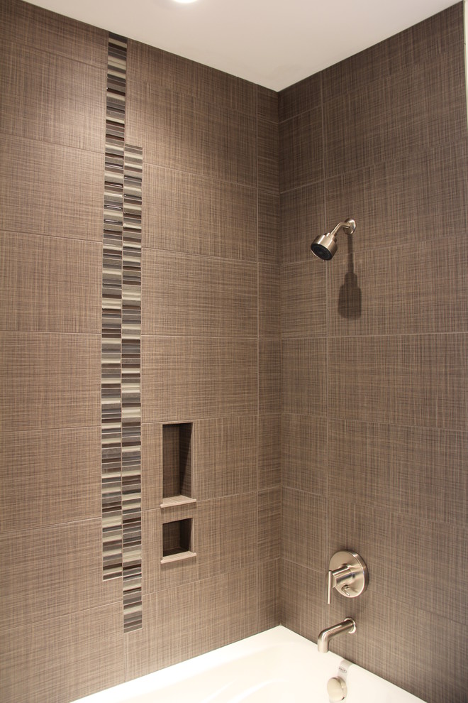 Esempio di una stanza da bagno moderna