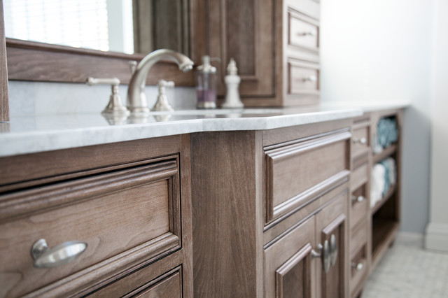 Medallion Cabinetry Oakdale Transitional Bathroom New York By Lakeville Kitchen And Bath Houzz Ie