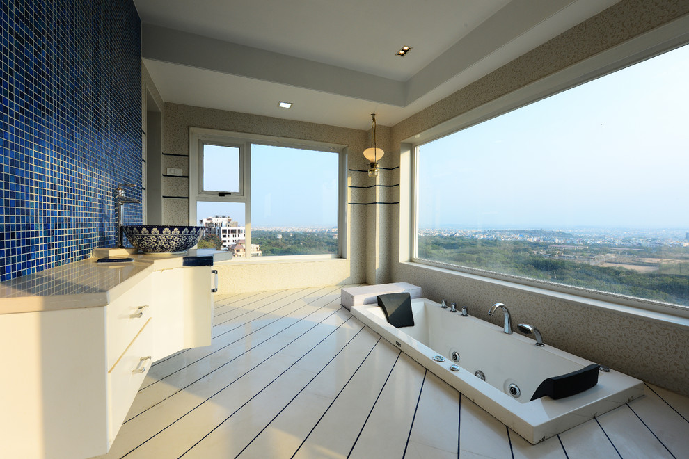Стильный дизайн: большая ванная комната в средиземноморском стиле - последний тренд