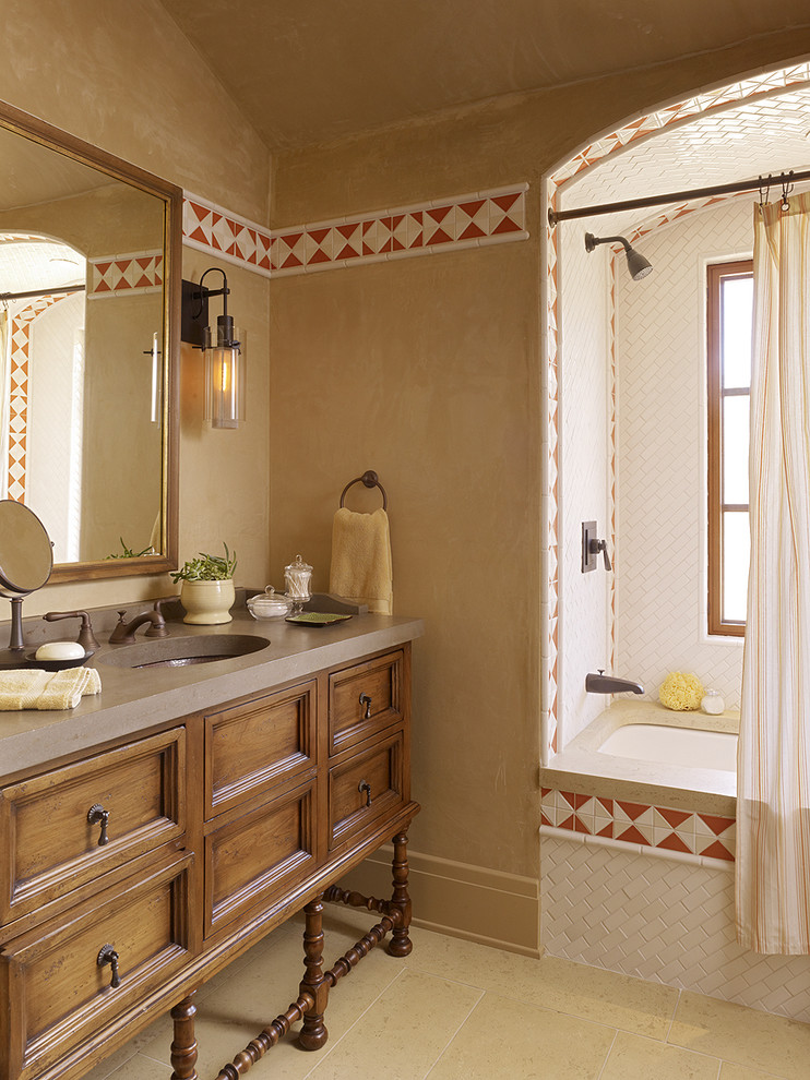 Пример оригинального дизайна: ванная комната в средиземноморском стиле с врезной раковиной, фасадами цвета дерева среднего тона, полновстраиваемой ванной, белой плиткой и фасадами с утопленной филенкой