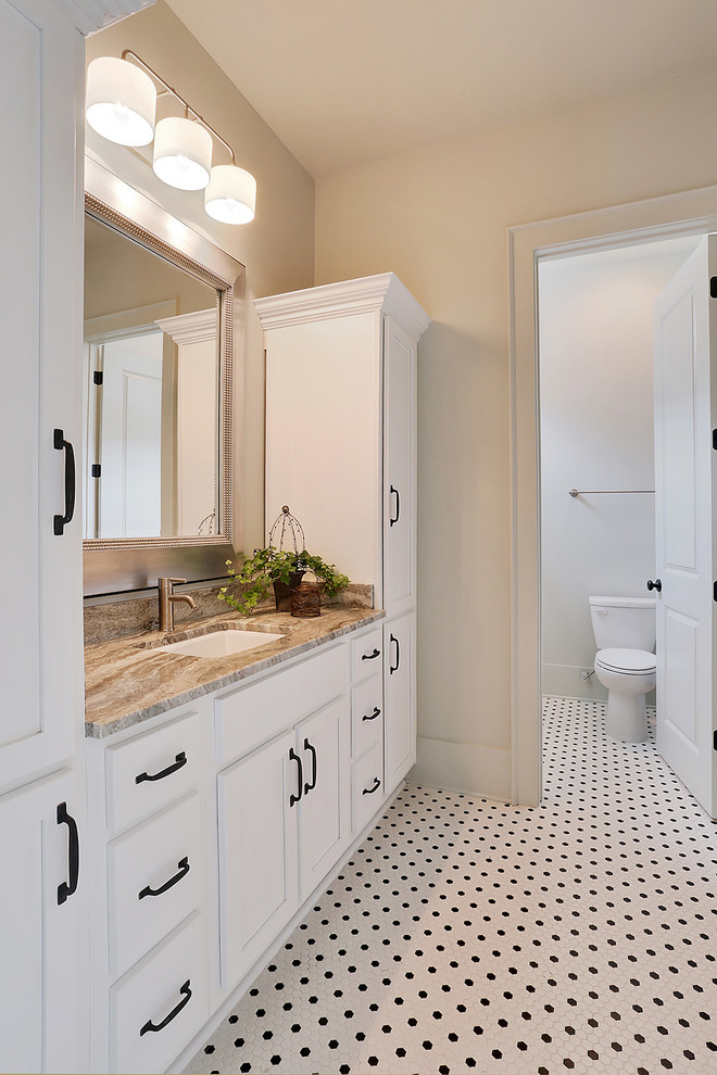 Esempio di una grande stanza da bagno padronale design con ante in stile shaker, ante bianche, pistrelle in bianco e nero, piastrelle in ceramica e top in granito