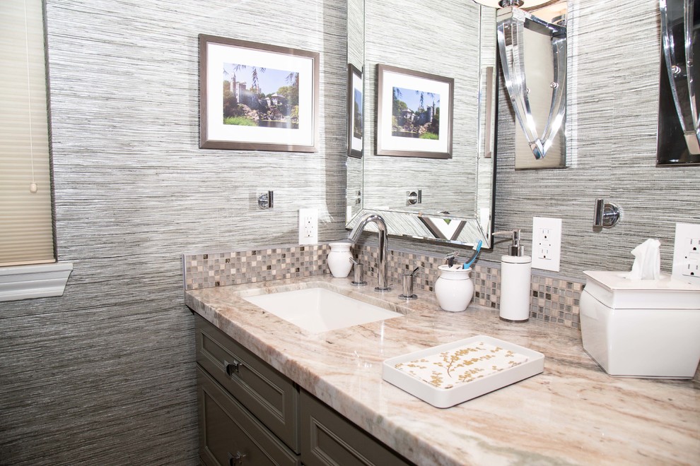 Memorial Residence Upstairs Guest Bathroom コンテンポラリー 浴室 ヒューストン