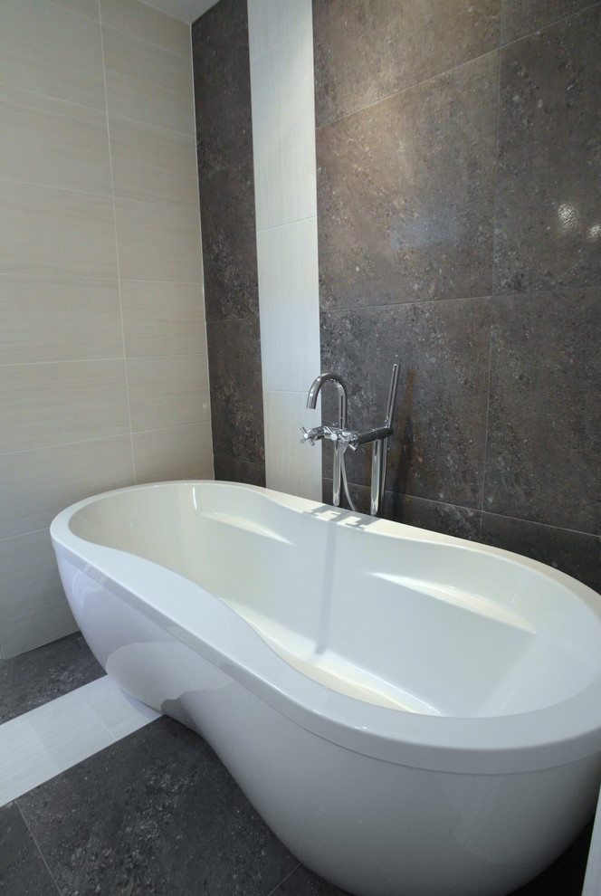 Merali Split Level Contemporary Bathroom Ottawa by 7j Design