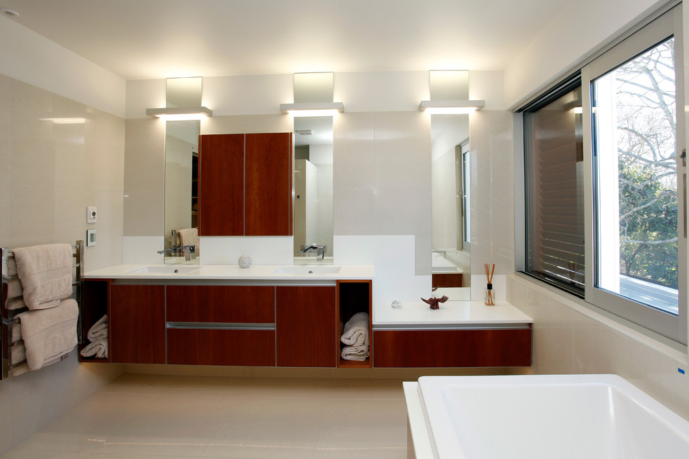 Inspiration for a modern bathroom remodel in Christchurch