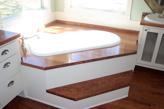 mesquite bathtub raised platform - Traditional - Bathroom - Austin - by WR  Woodworking | Houzz UK