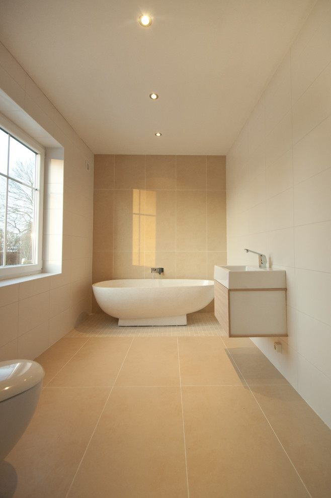 Example of a minimalist bathroom design