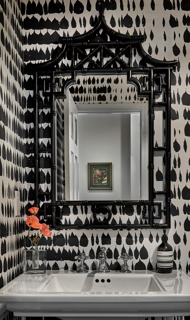 See How a Black and White Bathroom Goes From Bland to Bold