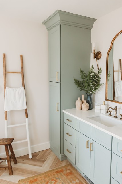 Mid Century Boho Bathroom Mid Century Badezimmer Phoenix Von Sollid Cabinetry Houzz