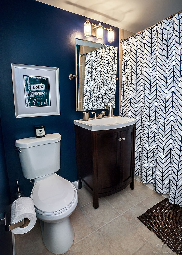 Свежая идея для дизайна: главная ванная комната среднего размера в стиле модернизм с синими стенами - отличное фото интерьера