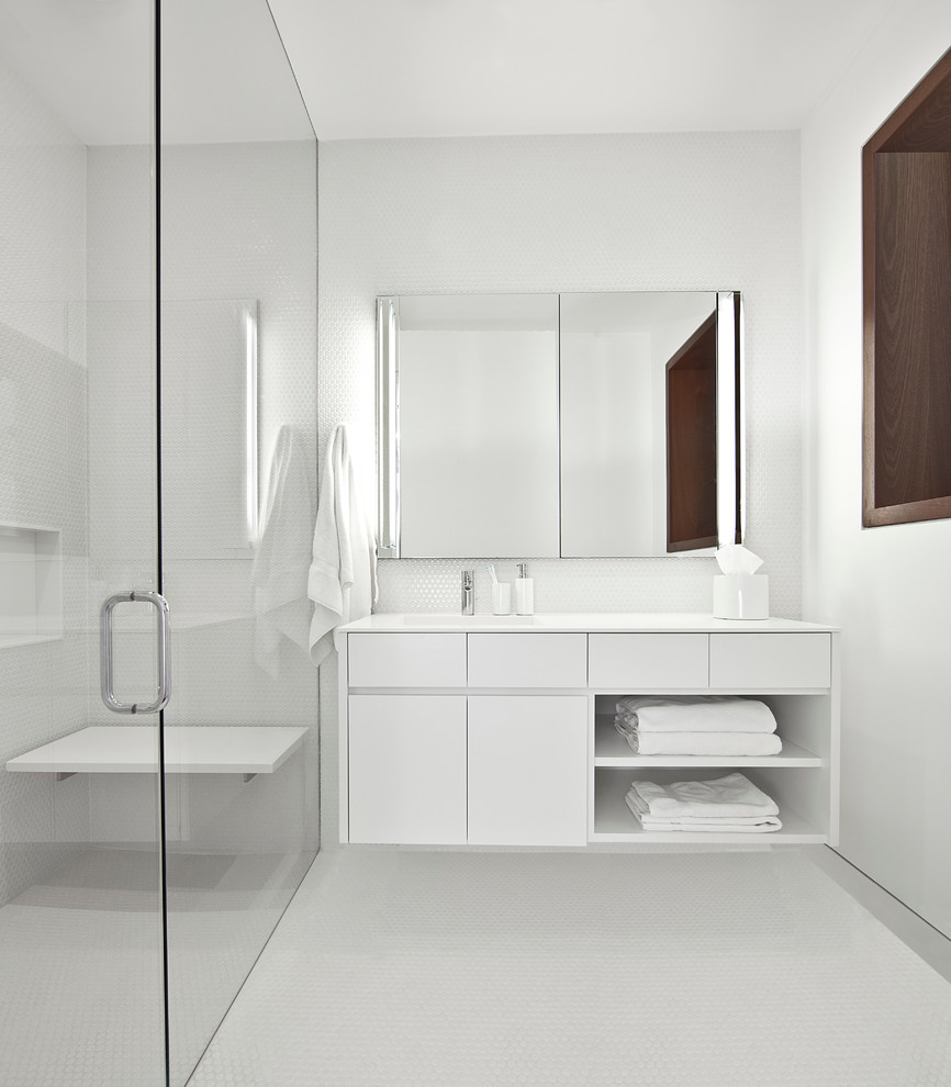 Стильный дизайн: ванная комната в стиле лофт с душем без бортиков - последний тренд
