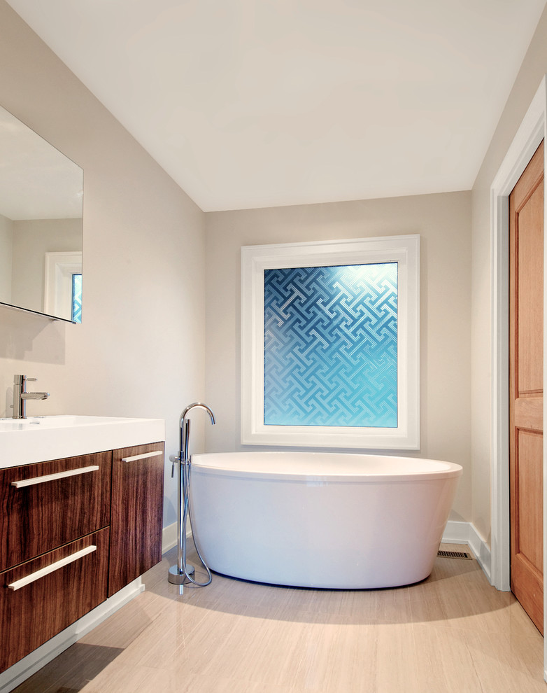 Modernes Badezimmer in Toronto