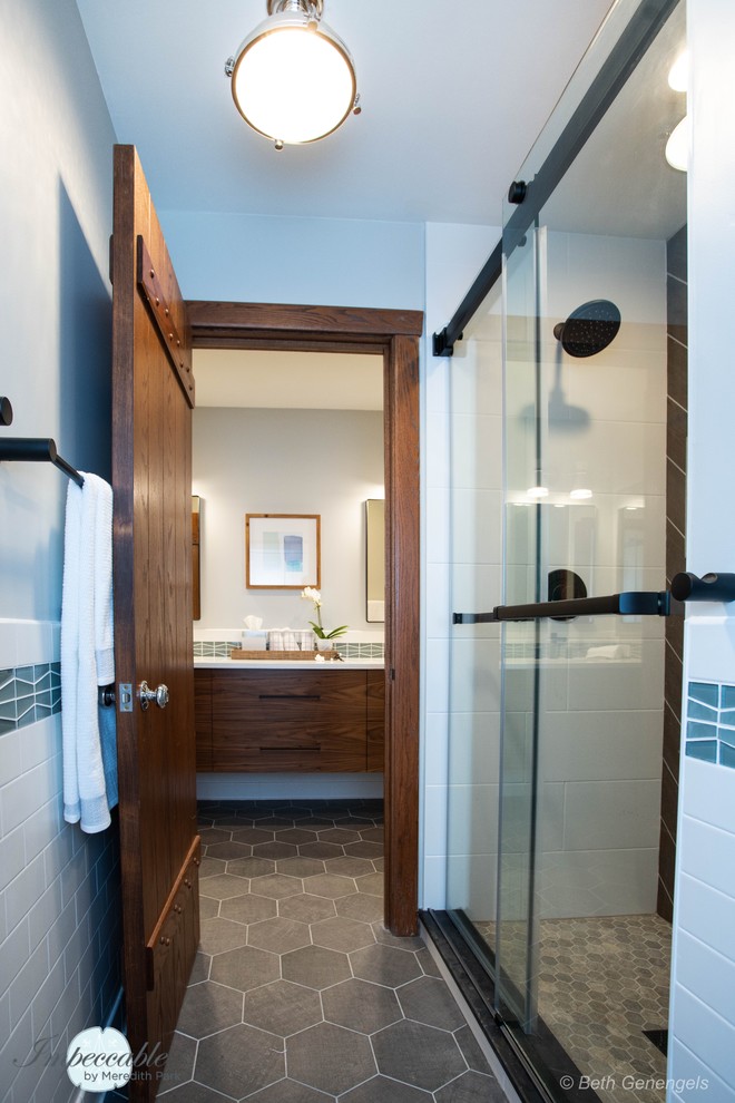 Photo of a medium sized midcentury family bathroom in Chicago with flat-panel cabinets, dark wood cabinets, an alcove shower, a two-piece toilet, white tiles, porcelain tiles, grey walls, porcelain flooring, a submerged sink, engineered stone worktops, grey floors, a sliding door and white worktops.