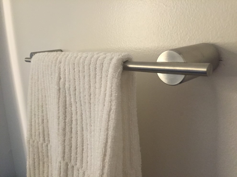 Foto di una piccola stanza da bagno padronale design con piastrelle bianche