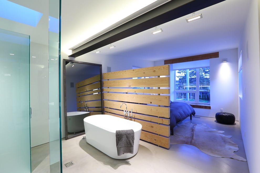 This is an example of a contemporary bathroom in Vancouver.