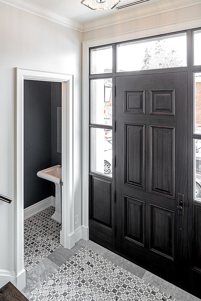 Esempio di una piccola stanza da bagno con doccia chic con WC monopezzo, piastrelle grigie, piastrelle in pietra, pareti verdi, pavimento in marmo e lavabo a colonna