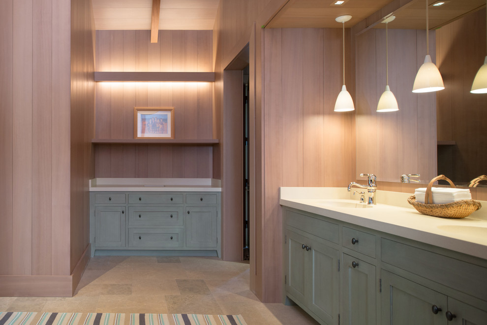На фото: огромная ванная комната в стиле кантри с фасадами с декоративным кантом и серыми фасадами с
