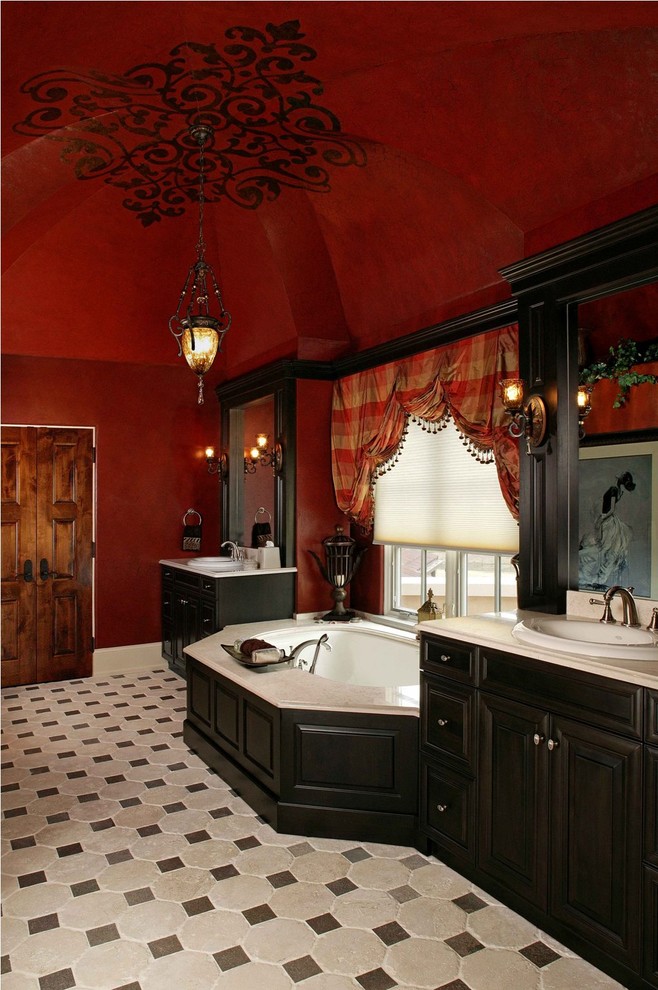 シカゴにある地中海スタイルのおしゃれな浴室の写真
