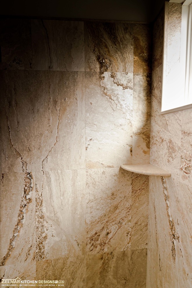 Exemple d'une petite salle de bain moderne en bois foncé avec un placard à porte shaker, un plan de toilette en quartz modifié, une douche ouverte, un carrelage beige, un carrelage de pierre et un sol en carrelage de porcelaine.
