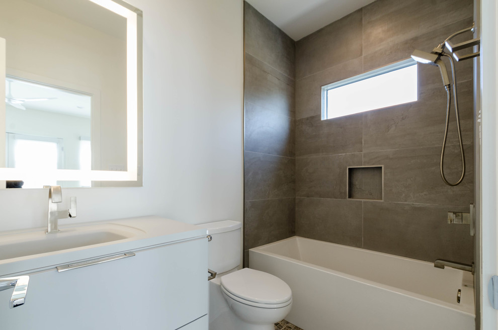 This is an example of a medium sized contemporary bathroom in New Orleans.