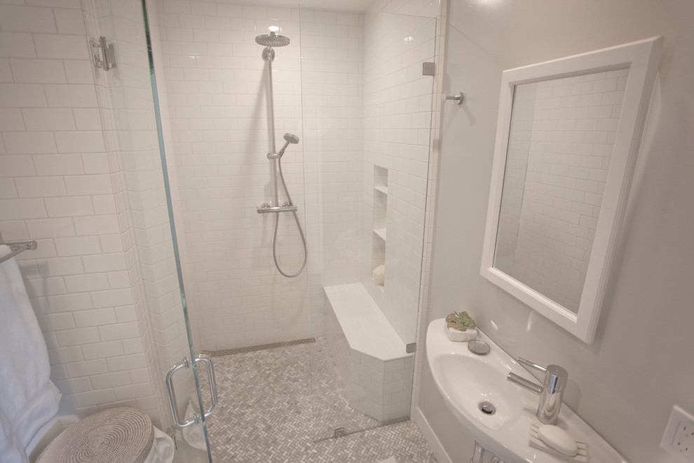 サンタバーバラにあるエクレクティックスタイルのおしゃれな浴室の写真