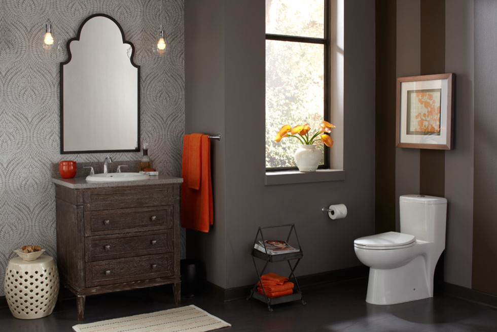 Idéer för att renovera ett mellanstort vintage en-suite badrum, med möbel-liknande, skåp i slitet trä, en toalettstol med hel cisternkåpa, grå väggar och ett nedsänkt handfat