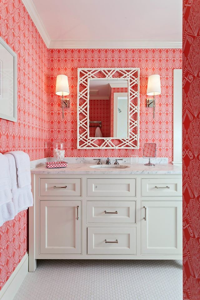 На фото: ванная комната среднего размера с накладной раковиной, белыми фасадами, мраморной столешницей, красными стенами, полом из мозаичной плитки и душевой кабиной с