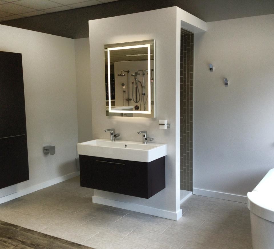 Example of a minimalist bathroom design in Bridgeport