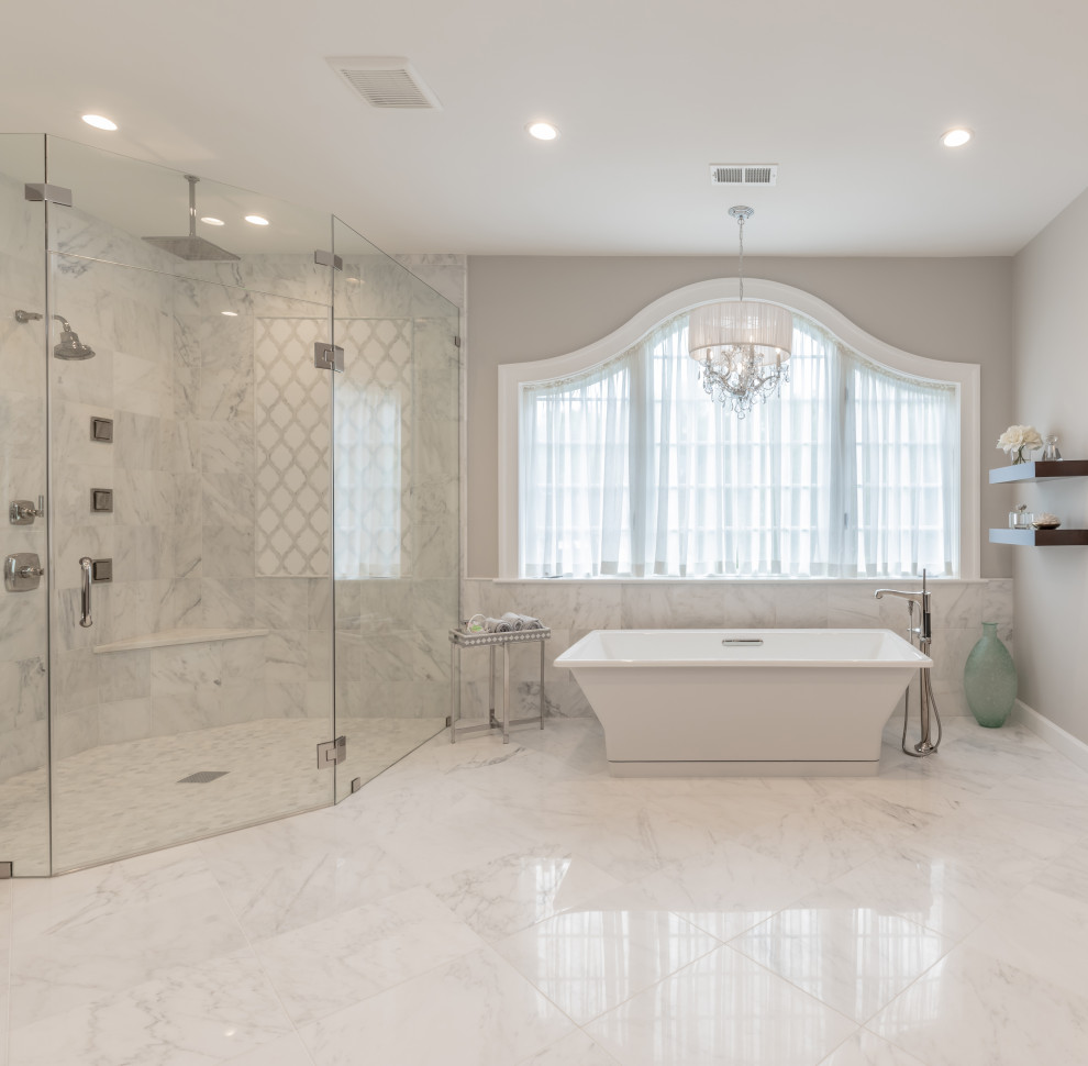 Источник вдохновения для домашнего уюта: главная ванная комната среднего размера в современном стиле с белыми фасадами и белой столешницей