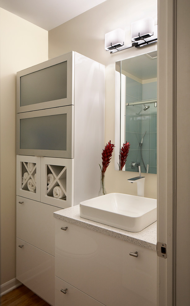 Contemporary bathroom in Chicago.