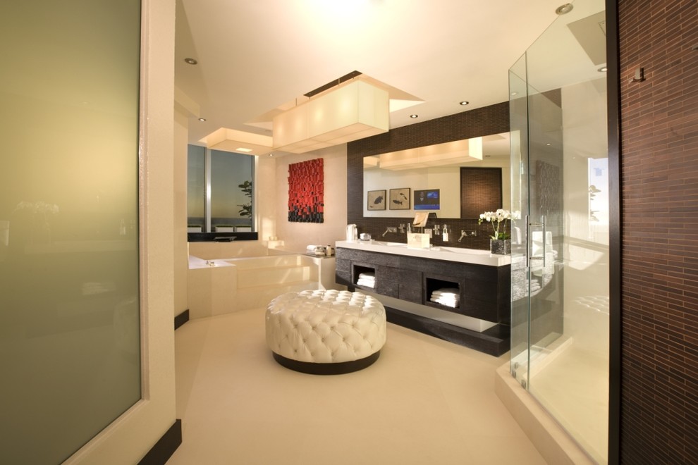 Example of a minimalist bathroom design in Miami