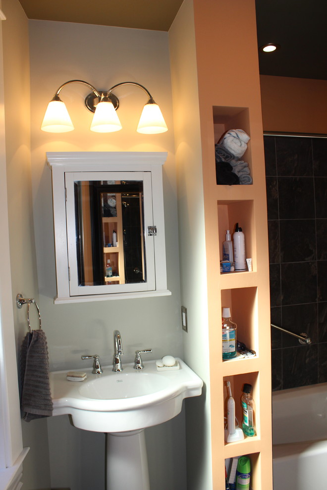 This is an example of a modern bathroom in Baltimore.