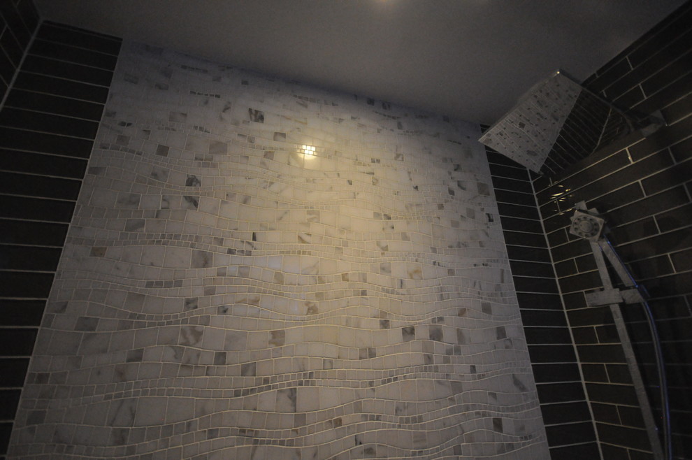 Idée de décoration pour une petite salle de bain minimaliste.