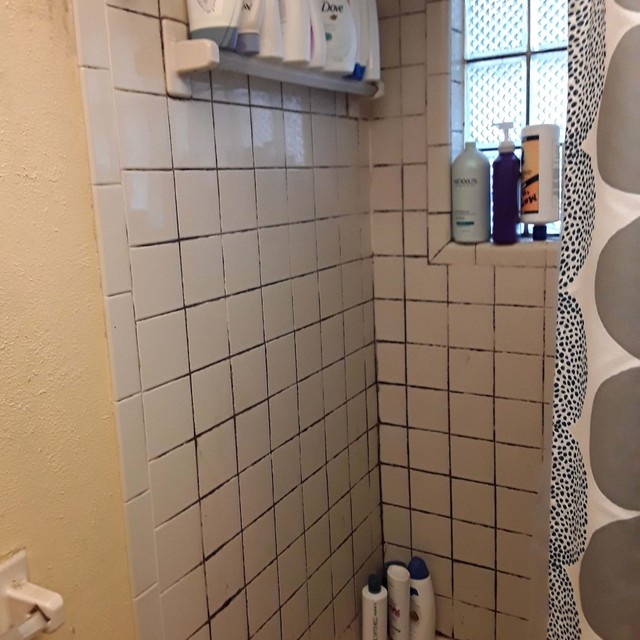 Modern Bathroom in Lutz Tampa by Top Remodeling Contractor Moderno