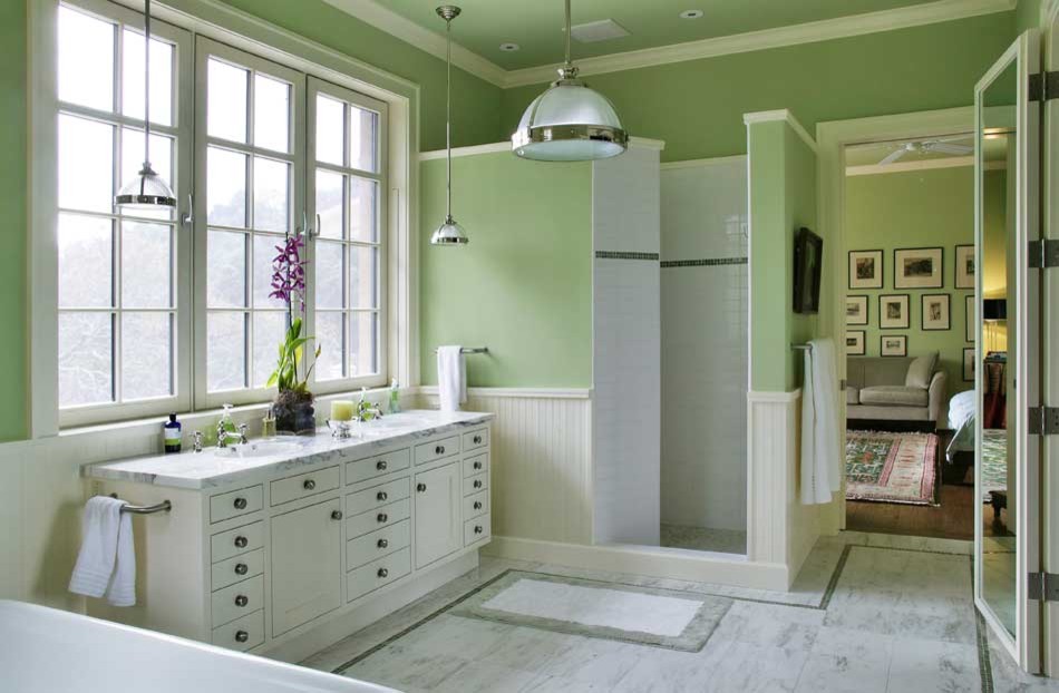 На фото: главная ванная комната среднего размера в стиле модернизм с плоскими фасадами, белыми фасадами, отдельно стоящей ванной, душем в нише, черно-белой плиткой, серой плиткой, разноцветной плиткой, белой плиткой, керамогранитной плиткой, зелеными стенами, мраморным полом, врезной раковиной и мраморной столешницей с