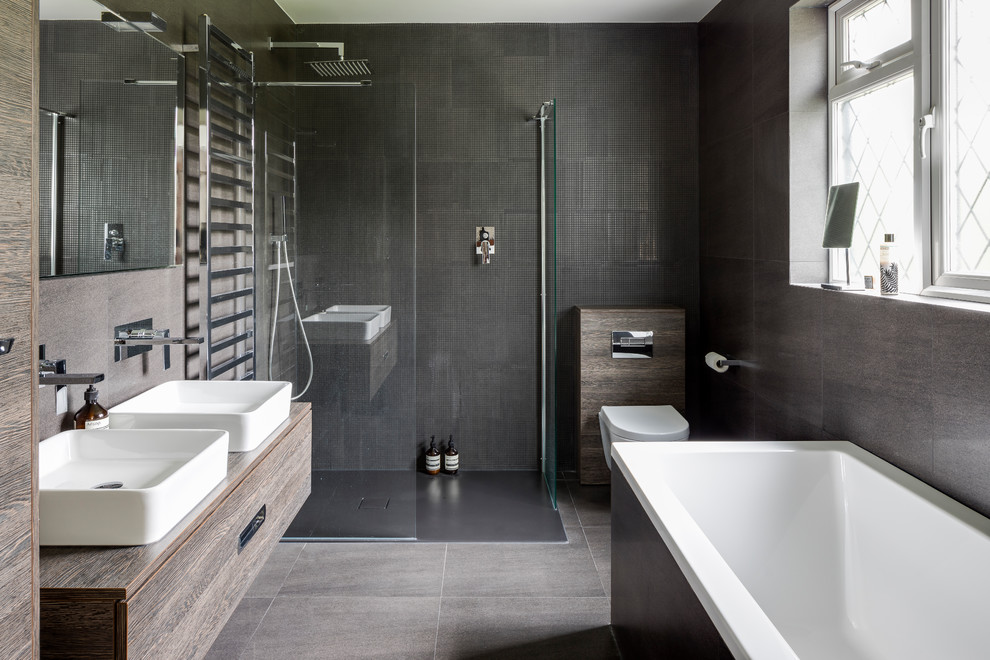 Immagine di una stanza da bagno design di medie dimensioni