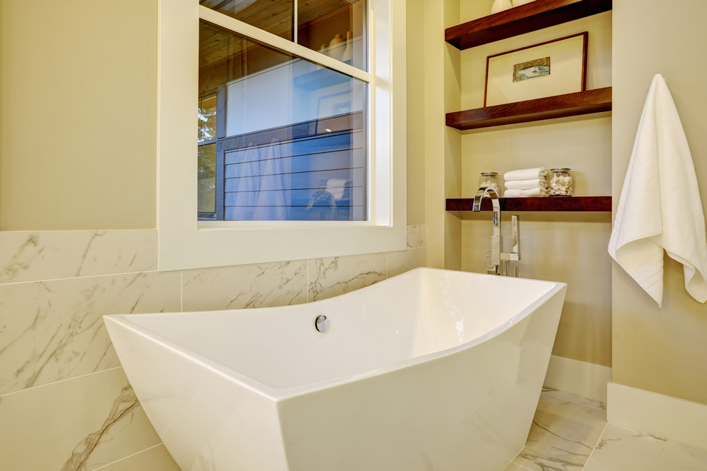 Свежая идея для дизайна: ванная комната среднего размера в стиле модернизм - отличное фото интерьера