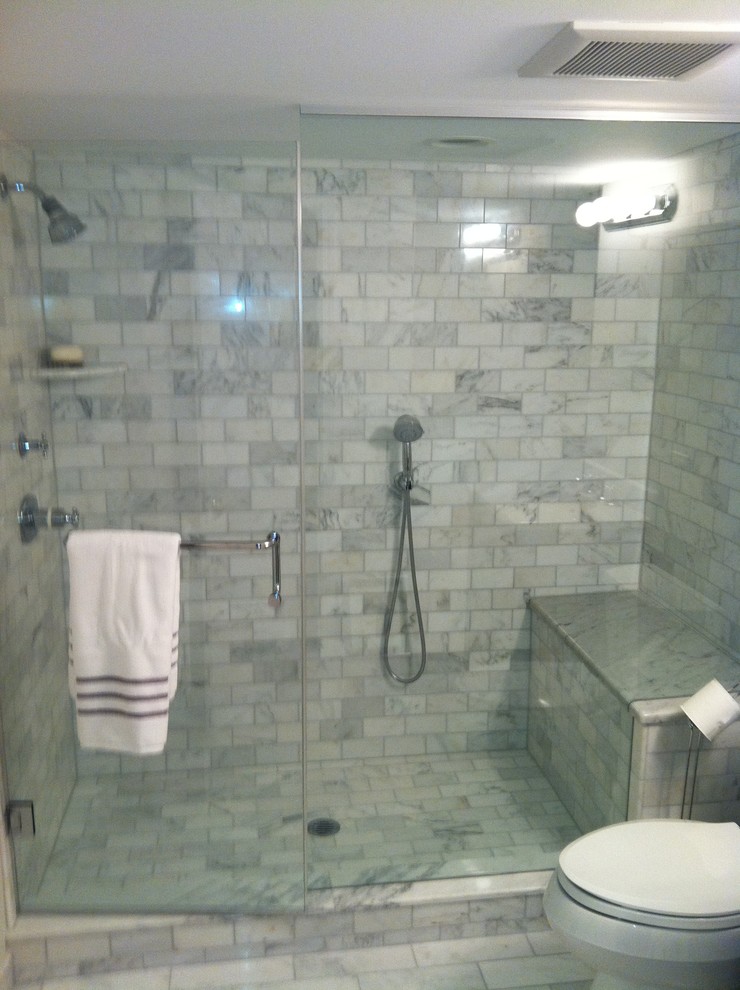 Example of a mid-sized classic 3/4 black and white tile and porcelain tile marble floor and multicolored floor alcove shower design in Chicago with shaker cabinets, black cabinets, a two-piece toilet, white walls, an undermount sink, marble countertops and a hinged shower door
