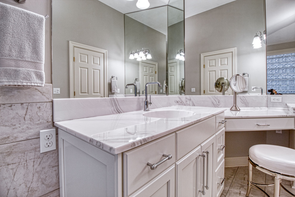 Свежая идея для дизайна: большая ванная комната в стиле неоклассика (современная классика) - отличное фото интерьера