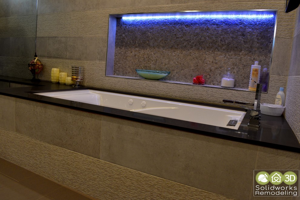 На фото: огромная главная ванная комната в стиле модернизм с фасадами с выступающей филенкой, светлыми деревянными фасадами, накладной ванной, двойным душем, унитазом-моноблоком, серой плиткой, каменной плиткой, серыми стенами, бетонным полом, накладной раковиной, мраморной столешницей, серым полом и открытым душем