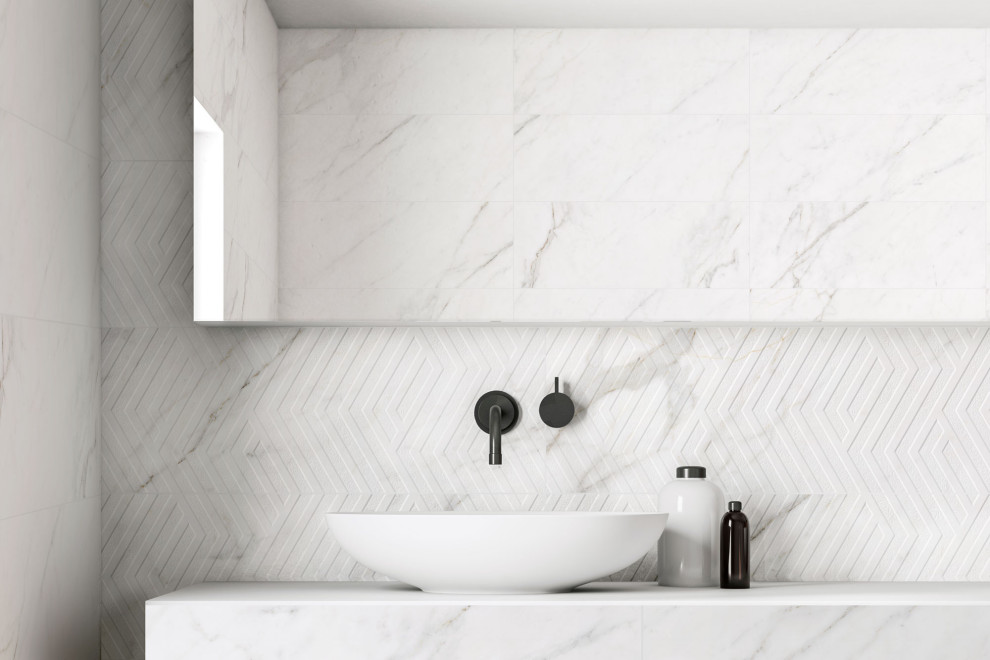 Esempio di una piccola stanza da bagno moderna con piastrelle bianche, piastrelle in gres porcellanato, pareti bianche, pavimento in gres porcellanato e pavimento bianco