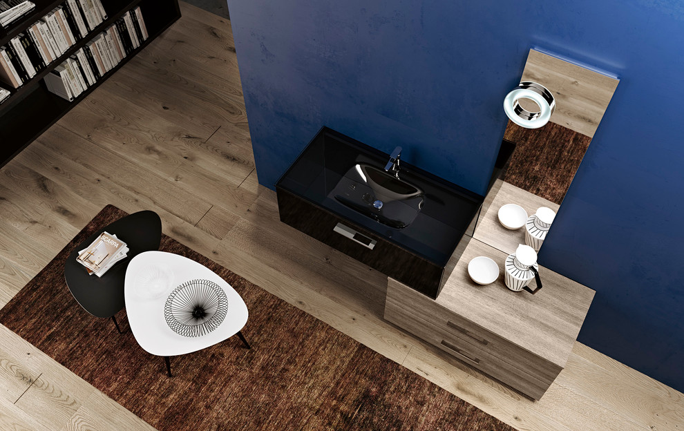 Idéer för ett litet modernt badrum med dusch, med ett integrerad handfat, släta luckor, skåp i mellenmörkt trä, bänkskiva i glas, ett fristående badkar, en hörndusch, en toalettstol med separat cisternkåpa, blå kakel, keramikplattor, blå väggar och mellanmörkt trägolv