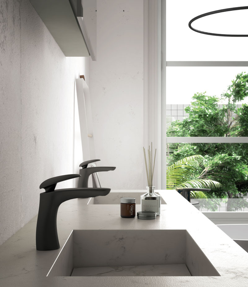 Exemple d'une grande salle de bain principale moderne en bois clair avec un placard à porte plane, une baignoire indépendante, un mur blanc, un lavabo intégré, un sol beige, meuble double vasque et meuble-lavabo suspendu.