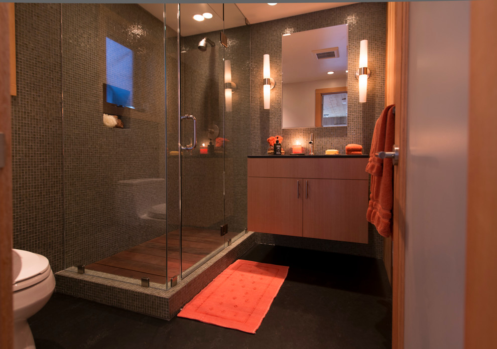 Example of a minimalist bathroom design in Portland