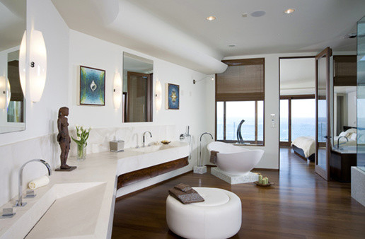 Design ideas for a beach style bathroom in Los Angeles.