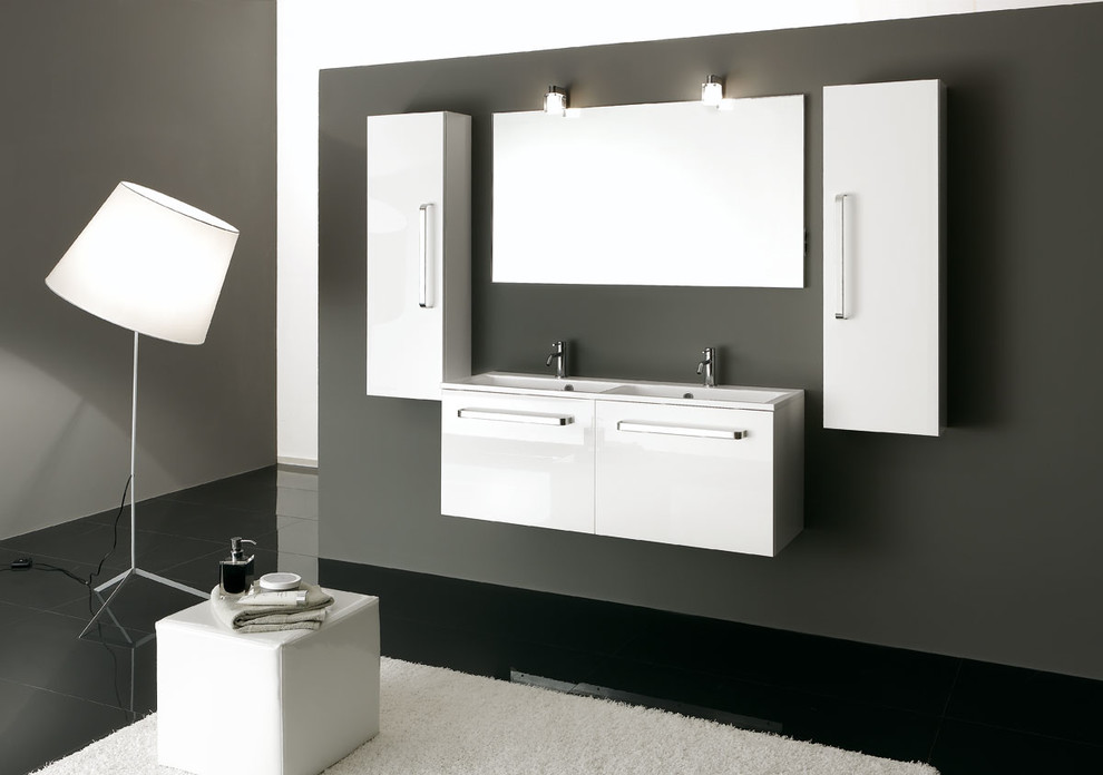 Foto de cuarto de baño moderno de tamaño medio con armarios con paneles lisos, puertas de armario blancas, paredes grises, lavabo integrado, suelo negro y encimeras blancas