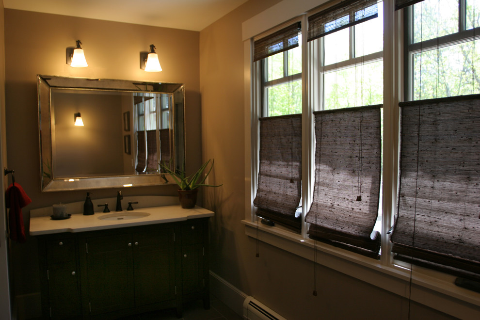 ポートランド(メイン)にあるトランジショナルスタイルのおしゃれな浴室の写真