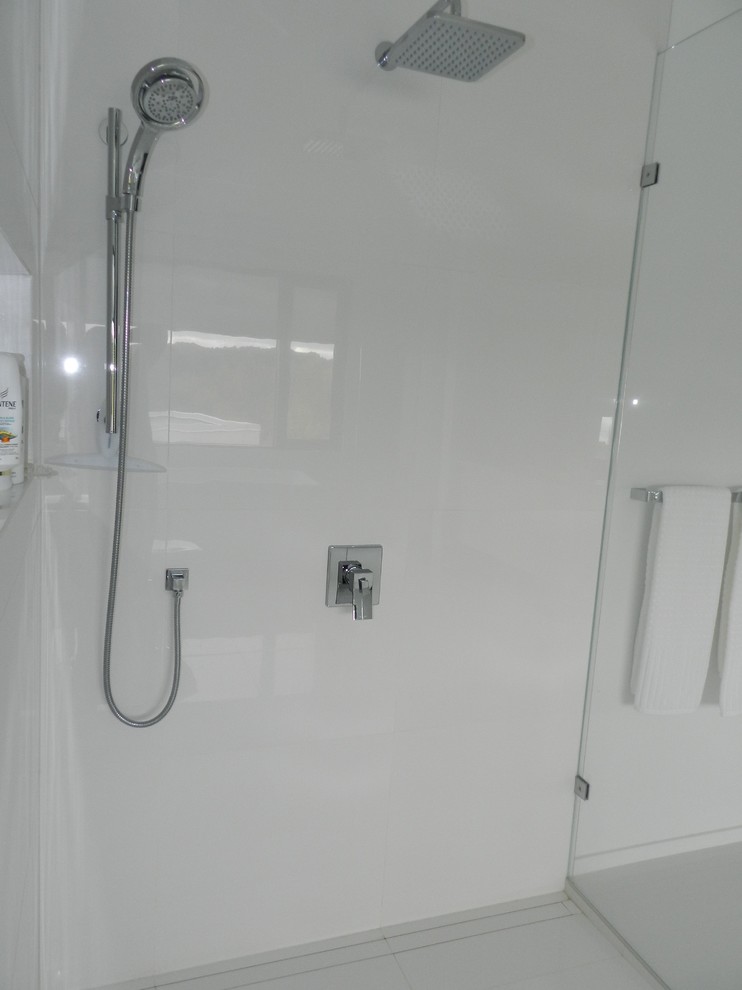 Large modern ensuite bathroom in Toronto with a corner shower, white tiles, porcelain tiles, white walls and porcelain flooring.